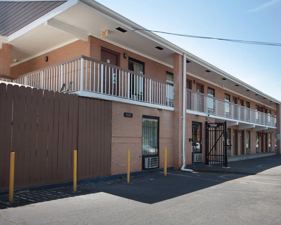 Rodeway Inn Charlotte Downtown Esterno foto